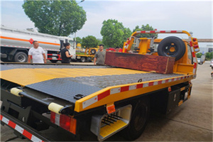 松北附近拖车电话号码服务